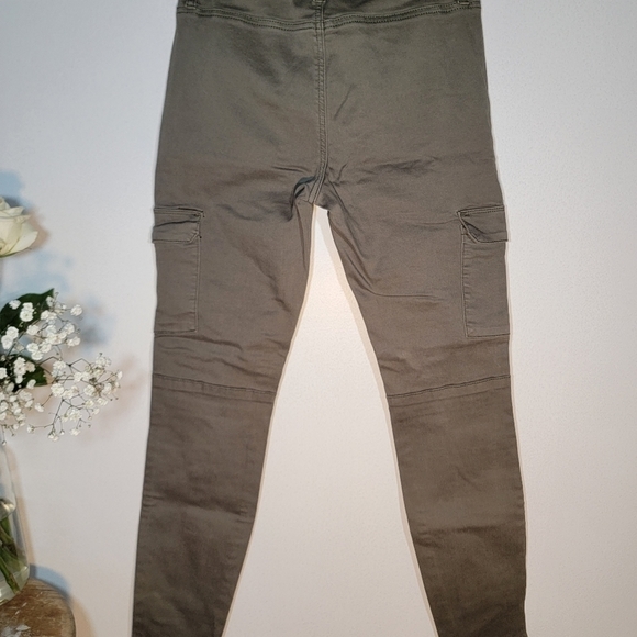 Green cargo style Ashley Mason pants. Size 7. - Picture 11 of 11